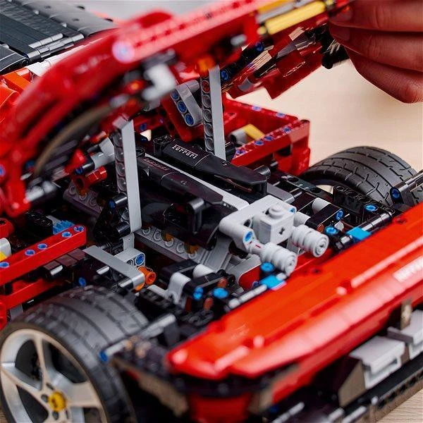 Конструктор LEGO Феррарі Дайтона СП3 (42143)