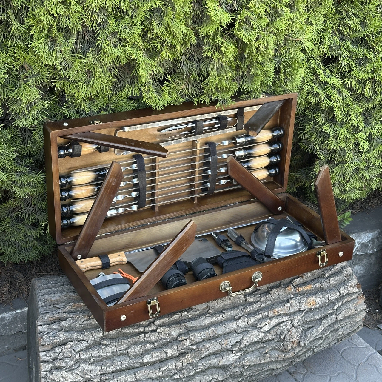 Подарунковий набір шампурів у кейсі-столі «Пікнік Люкс» (46 предметів), темне дерево
