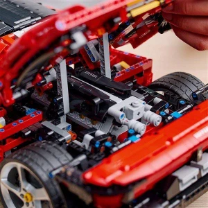 Конструктор LEGO Феррарі Дайтона СП3 (42143)